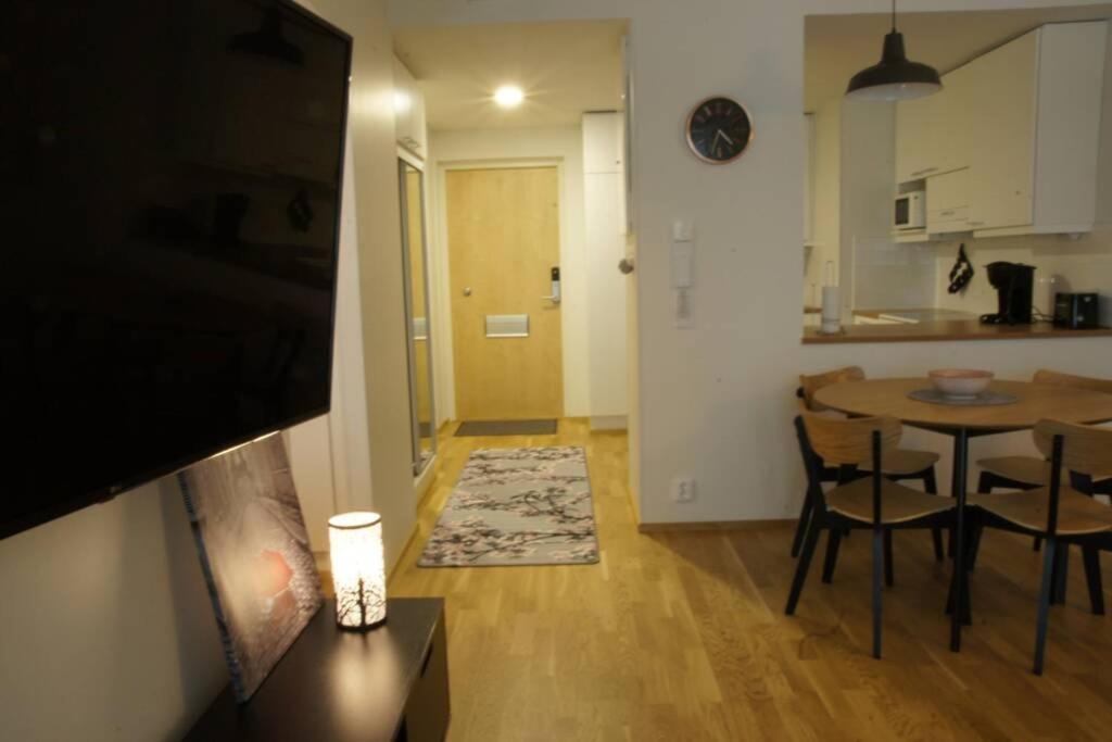 Ferienwohnung Keskustan Kaksio 45 M2 Autopaikalla, Rautatienkatu 19, 9 Krs Oulu Exterior foto