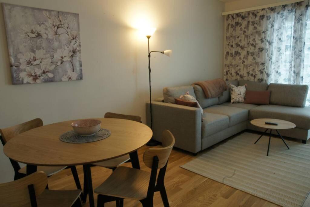 Ferienwohnung Keskustan Kaksio 45 M2 Autopaikalla, Rautatienkatu 19, 9 Krs Oulu Exterior foto
