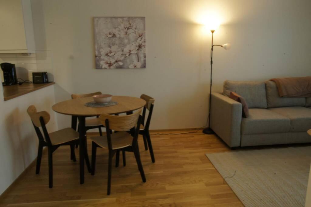 Ferienwohnung Keskustan Kaksio 45 M2 Autopaikalla, Rautatienkatu 19, 9 Krs Oulu Exterior foto
